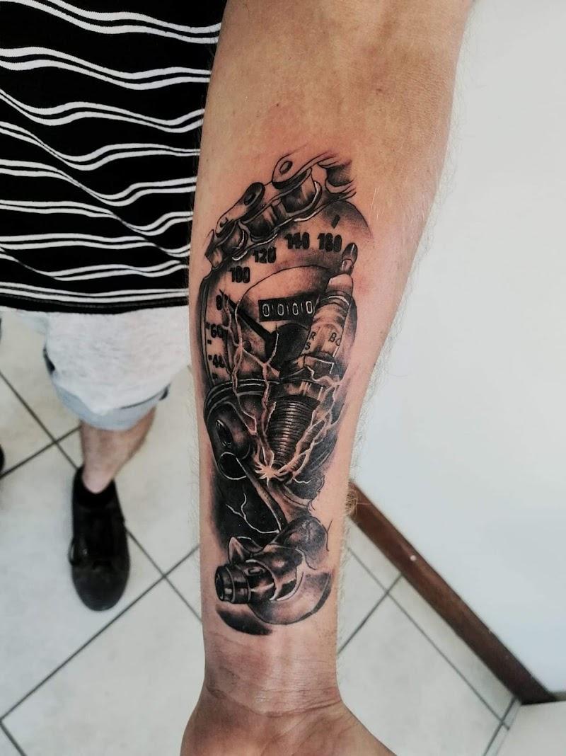 Sacred Life Tattoos And Piercing - Photo 2